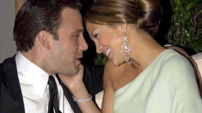 17 yil sonra Ben Affleck ve Jennifer Lopez tekrar beraber. Sen olsan eski sevgiliye tekrar şans verir miydin?