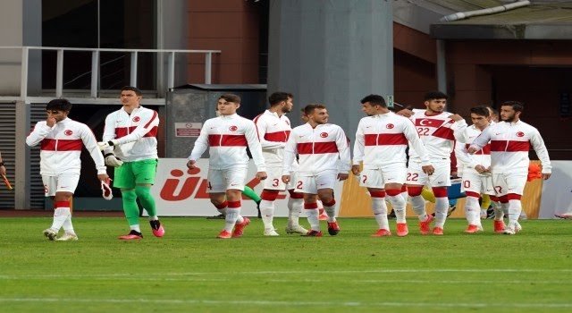Tolunay Kafkas hatasından dolayı Erkan Süeri devre bitmeden anında oyundan aldı, sporcularımıza böyle mi sahip çıkacağız?