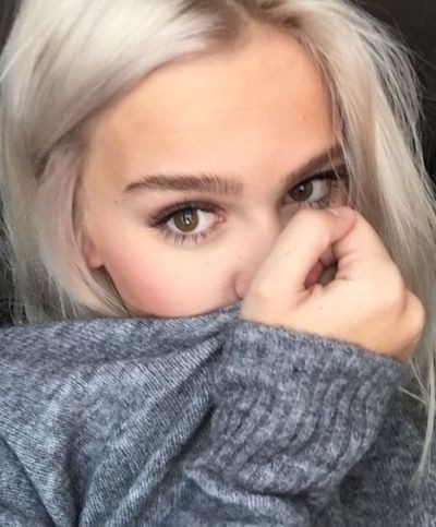 Sarı saçlar sadece renkli gözlü insanları mı güzel gösterir? 