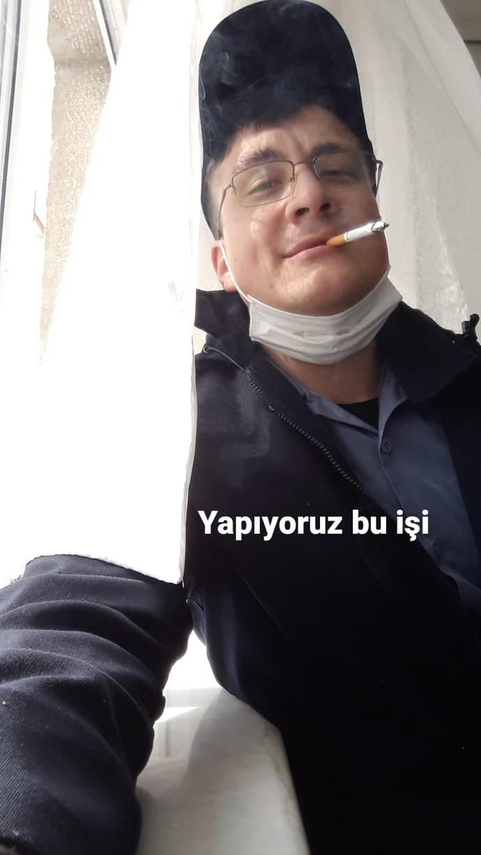 ASkerde şoför olarak mavi takım elbise?