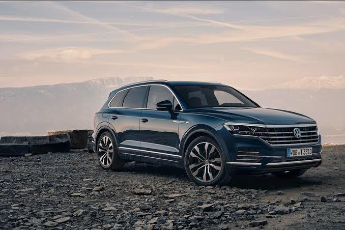 Sizce Volkswagen Touareg mi Range Rover Velar mı?