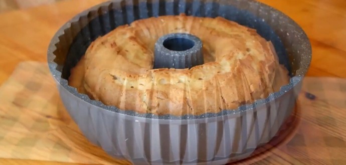 Yan komşum bir tabak yemek getirdi tabağı boş götürmemek adına ne koysam ben acaba?