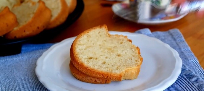 Yan komşum bir tabak yemek getirdi tabağı boş götürmemek adına ne koysam ben acaba?