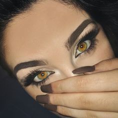 Neden her gördüğünüz renkli gözlü kişilere lens bu gerçek değil diyorsunuz?
