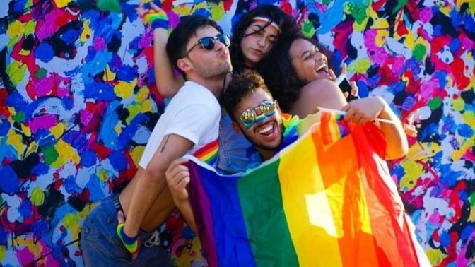 Onur Ayındayız, sizce eşcinsel evlilikler ülkemizde yasallaşmalı mı 🌈?