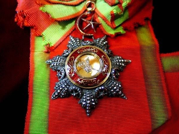 2. Abdülhamid tarafından Atatürke verilen madalya