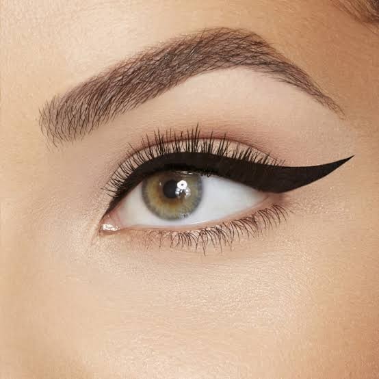 Kısa eyeliner mı, uzun eyeliner mı daha çekici?
