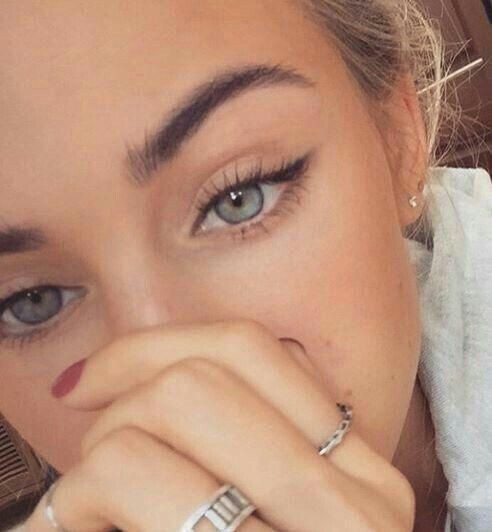 Kısa eyeliner mı, uzun eyeliner mı daha çekici?