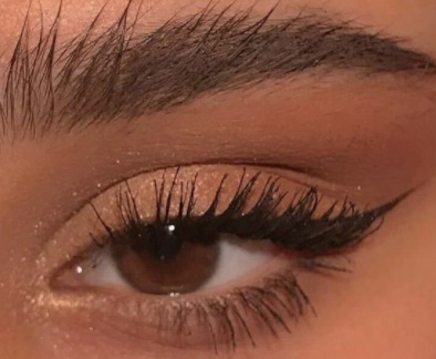 Kısa eyeliner mı, uzun eyeliner mı daha çekici?
