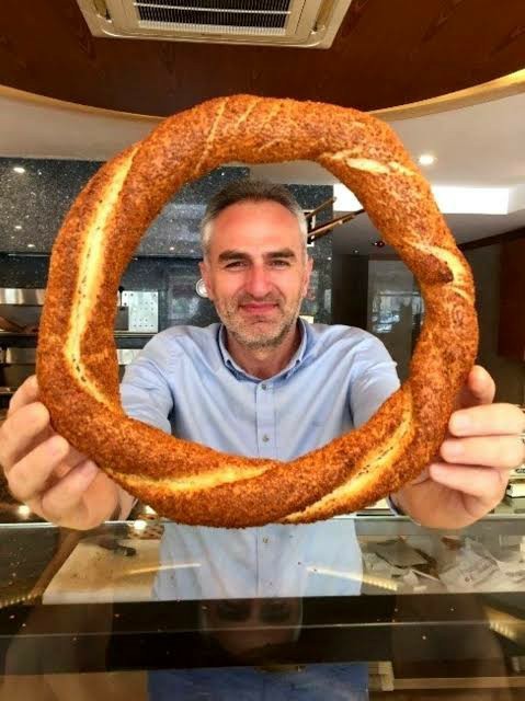 Kahvaltıya davet edildim. Ne götürebilirim?