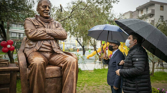Bodrum Belediyesi'nin yaptığı sünger heykeli hakkında ne düşünüyorsunuz?