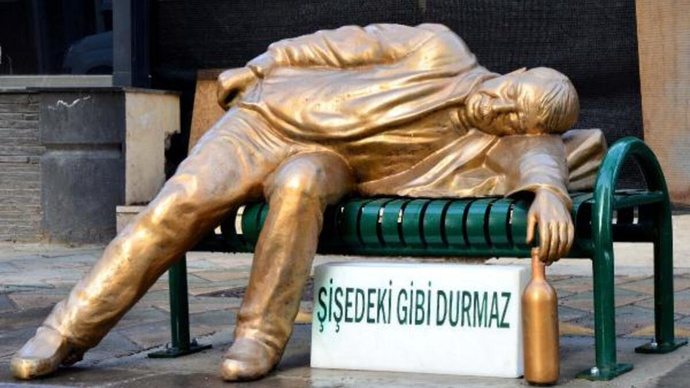Bodrum Belediyesi'nin yaptığı sünger heykeli hakkında ne düşünüyorsunuz?