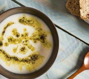 Etli patlıcan yemeğinin yanına ne yapılır?
