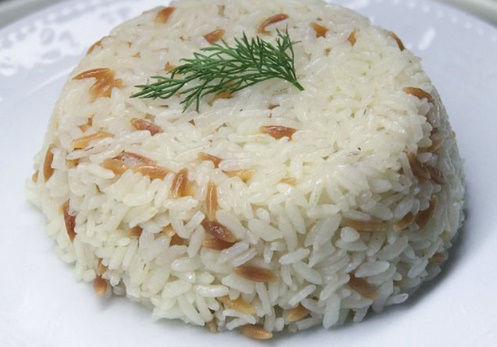 Etli patlıcan yemeğinin yanına ne yapılır?