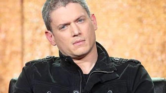 Wentworth miller sizce de çok yakışıklı değil mi?