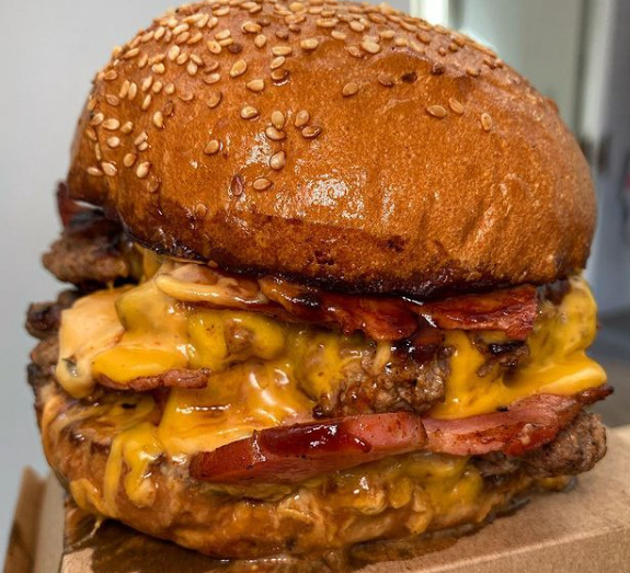 Bir oturuşta kaç tane hamburger yiyebilirsin?
