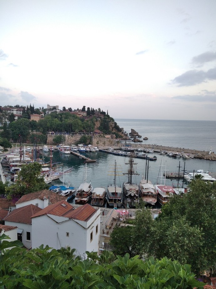 Benim gibi Antalya da yaşayan kimler var? Burayı seviyor musunuz?