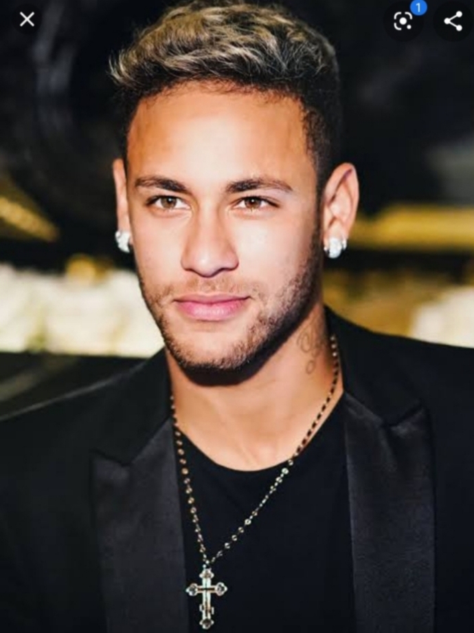 Sizce Ronaldo mu daha yakışıklı Neymar mı?