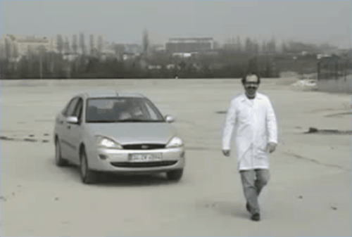 Tanıdık kişi görünce üzerine araba neden sürülür?