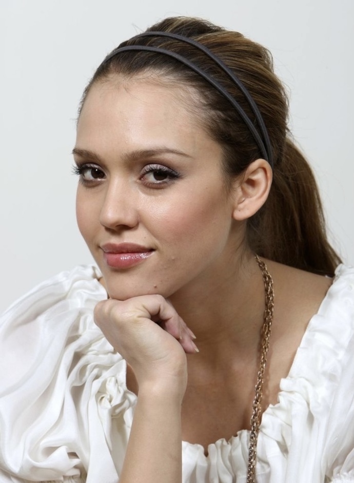 Sizce oyuncu Jessica Alba güzel mi?