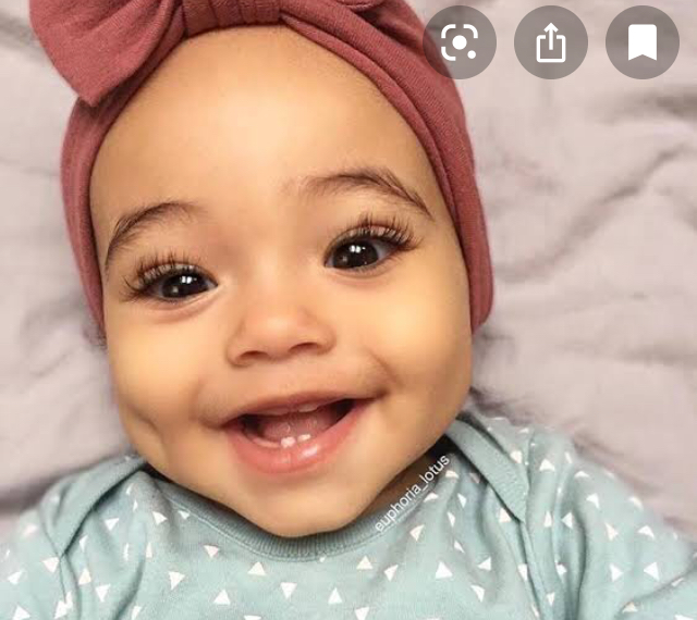 Bu minnak bebek gibi kirpik istiyoruuum 😍