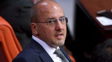 Devleti yıkıp baştan kurmak isteyen Ahmet Şıka katılıyor musunuz?
