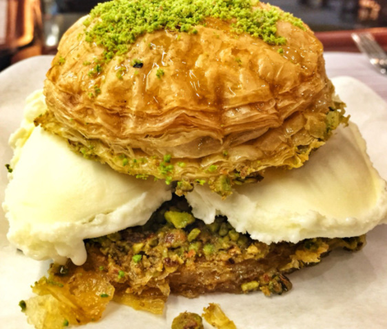 Baklava Burger satılmaya başlansa yer misiniz?