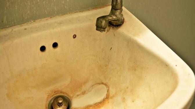 Oksitlenmiş banyo kenarları nasıl temizlenir?