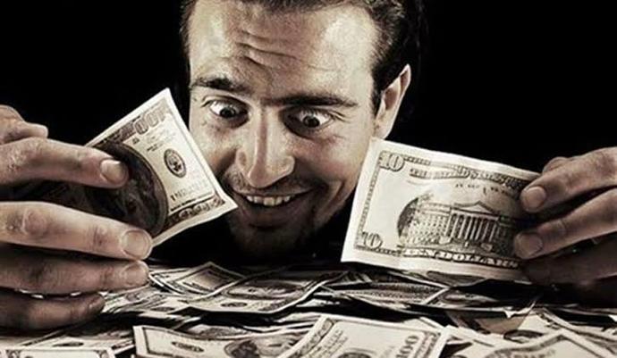 Erkek milleti parayı bulunca önce arabasını sonra karısını değiştirir. derler bu söze katılıyor musunuz?
