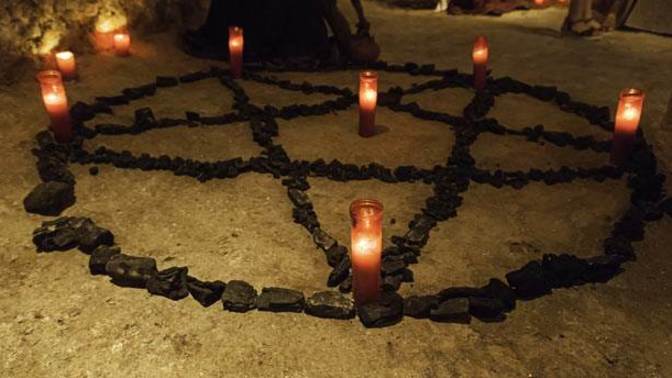 Satanist ler gerçekten kediler i keser mi?