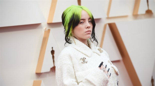 Billie Eilish'in saç stilleri marjinal mi, çocuksu mu?
