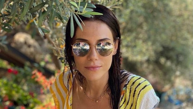 Sadakatsiz'in Asya'sı Cansu Dere'den bikinili tatil pozu! Ne düşünüyorsun?