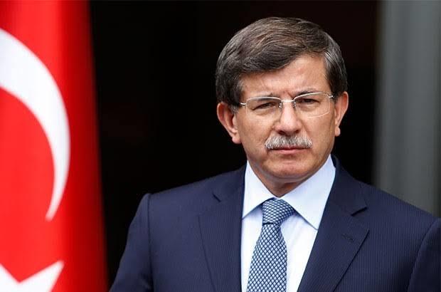 Atatürk mü daha karizmatik Ahmet Davutoğlu mu?