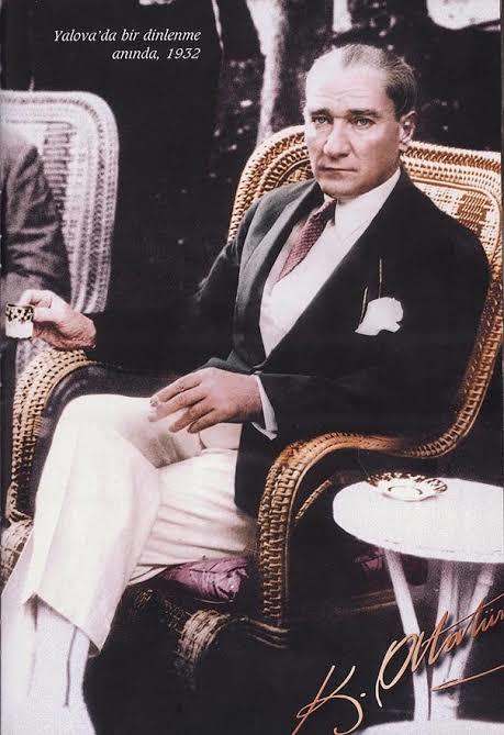 Atatürk mü daha karizmatik Ahmet Davutoğlu mu?