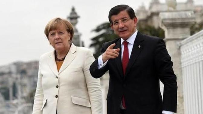 Atatürk mü daha karizmatik Ahmet Davutoğlu mu?