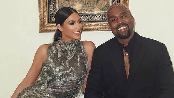 Kim Kardashian, boşanma sürecinde olduğu eşi Kanye West’in doğum gününü “seni seviyorum” diyerek kutladı! Siz ne yapardınız?