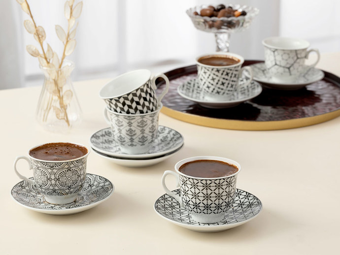 Arkadaşıma kahve fincanı hediye etmek istiyorum. Önerebileceğiniz modeller var mı?