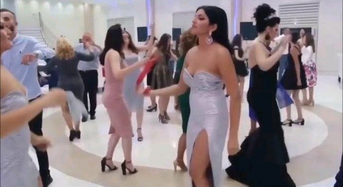 Sevgilinizin düğünlere gitmesini kıskanır mısınız?