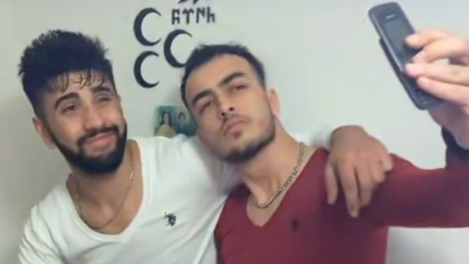 Okul çıkışı manitinizi almaya gittiniz mi?
