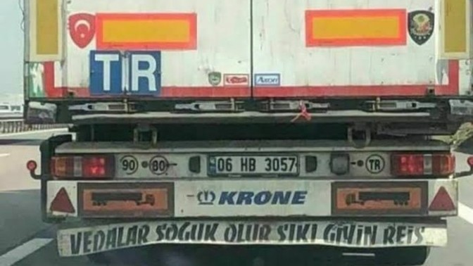 Kadınlar kamyoncu olsaydı kamyon arkasına ne gibi sözler yazarlardı?