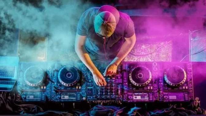 Gelmiş geçmiş en iyi ''DJ'' sence hangisi?