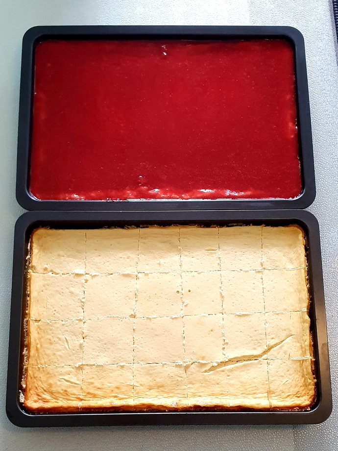 Bunlar yeni yaptıklarım; üstteki çilekli🍓, diğeri sade🧀.