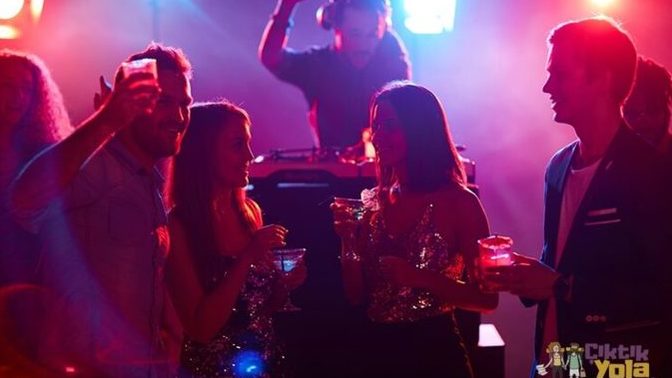 Bara  ya da  gece klubüne  seks partneri bulmak için mi gidilir?