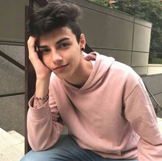 Erkekler pembe, mor gibi renkleri tercih edemez mi?