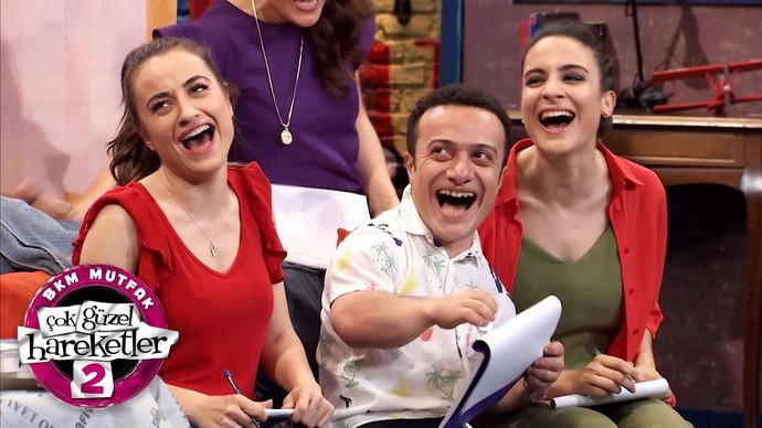 Güldür Güldür mü, Çok Güzel Hareketler Bunlar 2 mi sizi daha fazla eğlendiriyor?