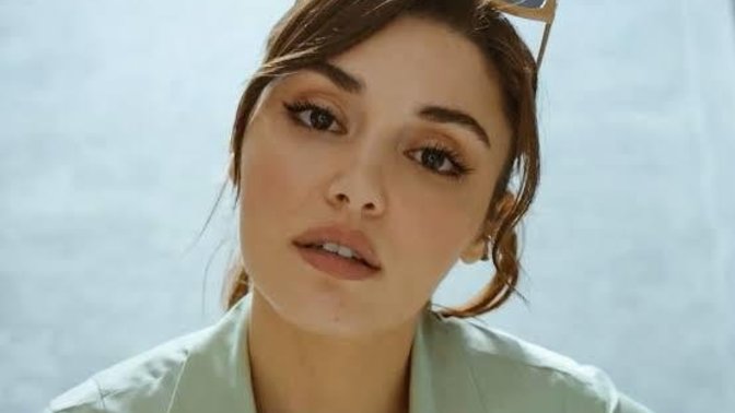 Barbara Palvin mi Hande Erçel mi daha güzel?