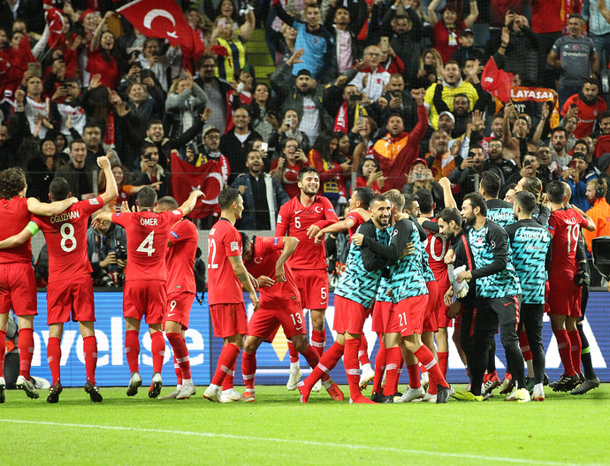 Sizce ülkemiz Euro 2020de gruptan çıkabilir mi?