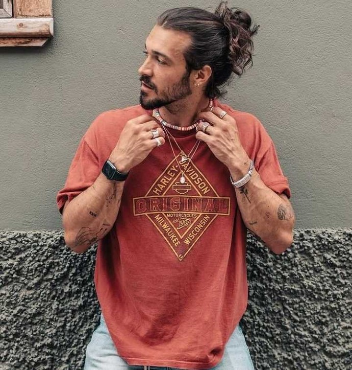 Kızlar, sevgili olmak için/ evlenmek için esmer erkekleri mi tercih ederler?