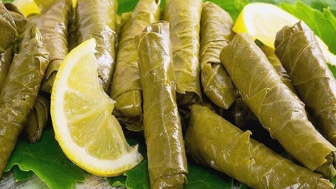 Yaprak sarması hafif ekşi mi daha iyi oluyor yoksa tatlı mı?