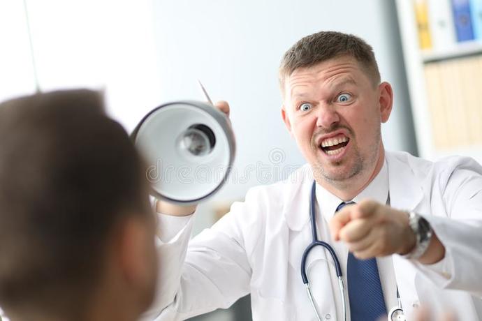 Doktorlar size kabamı yoksa, kibarmı davranıyorlar?